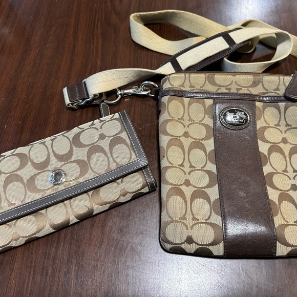 Matching Coach Wallet and Crossbody Purse Bundle - Picture 1 of 5
